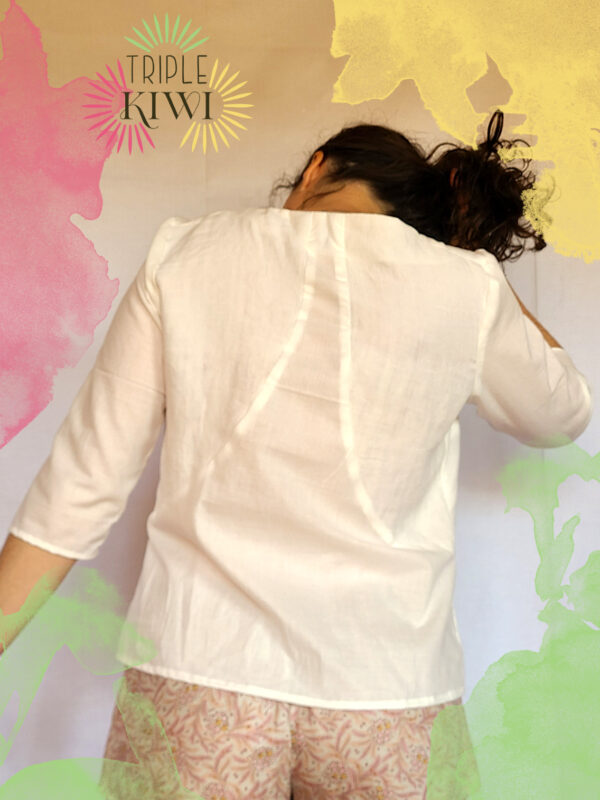 Iris, the discretely original blouse. Back view.